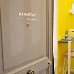 Tiny Cosy Studio Namastay In Trendy Canal St Martin Area