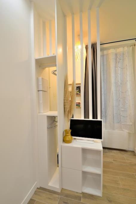 Tiny Cosy Namastay In Trendy Canal St Martin Area *