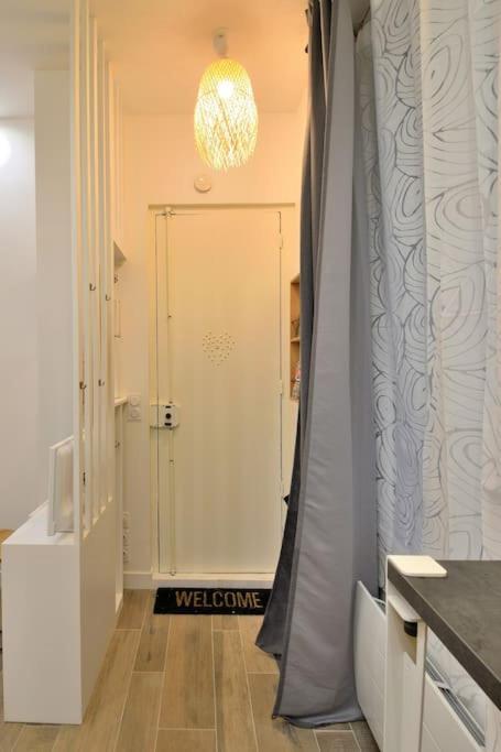Tiny Cosy Namastay In Trendy Canal St Martin Area Apartment *