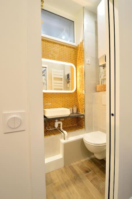 Apartment Tiny Cosy Namastay In Trendy Canal St Martin Area Paris