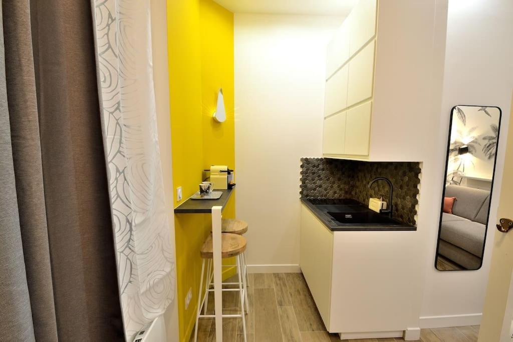 Tiny Cosy Namastay In Trendy Canal St Martin Area Apartment *